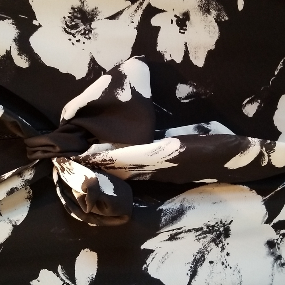J HOWARD | Black and White Floral Print Dress - Picture 2 of 5
